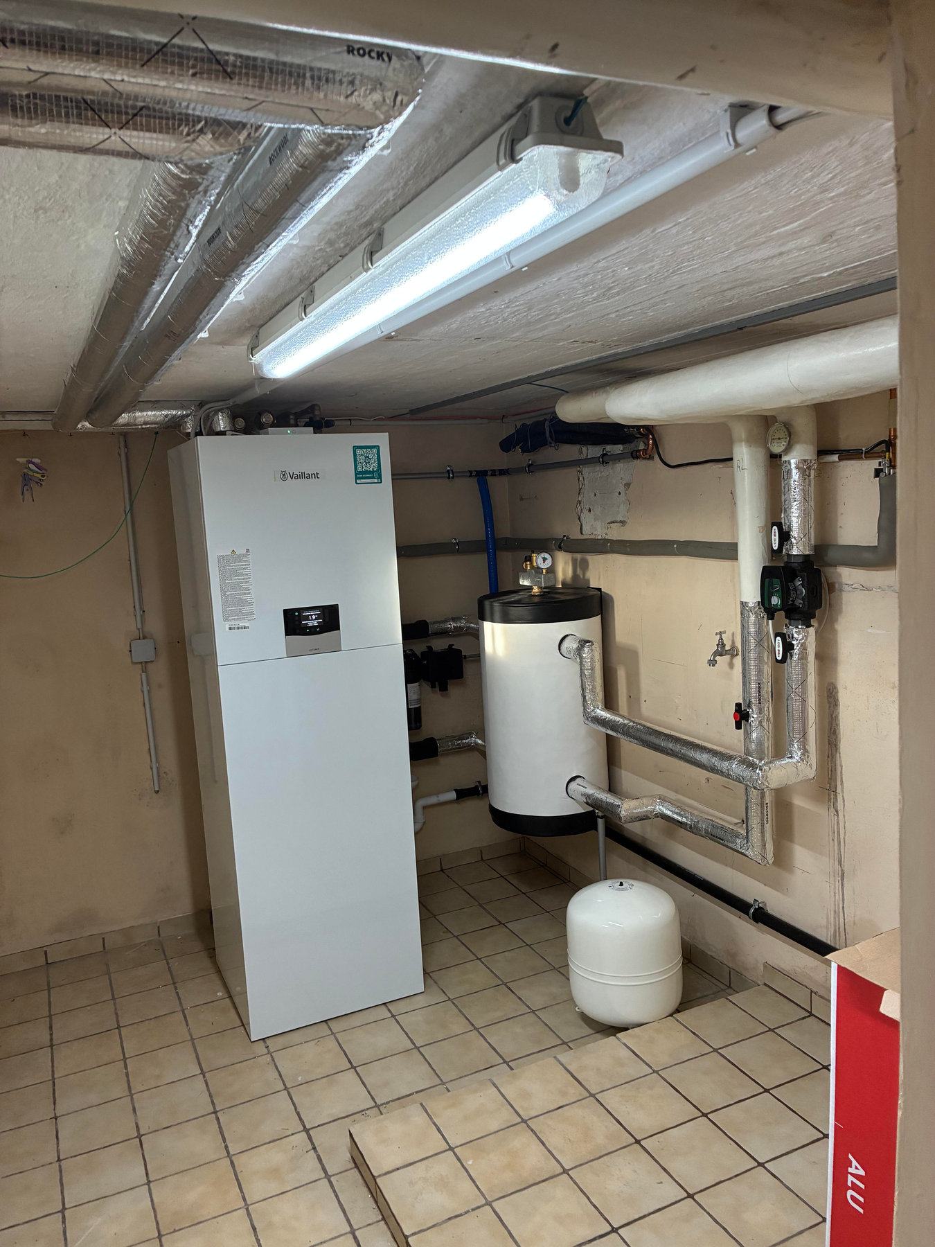 Technikraum der Wärmepumpenanlage in Aerzen
