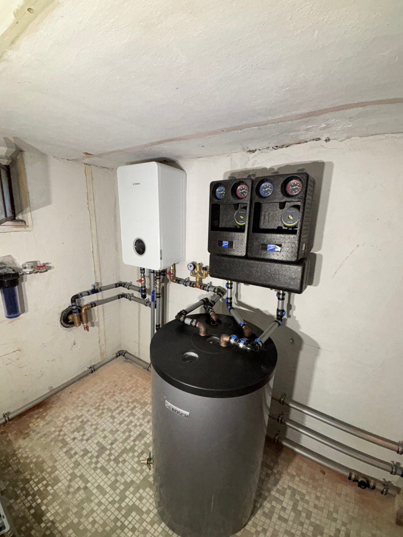 Inneninstallation der Bosch Wärmepumpenanlage in Hildesheim