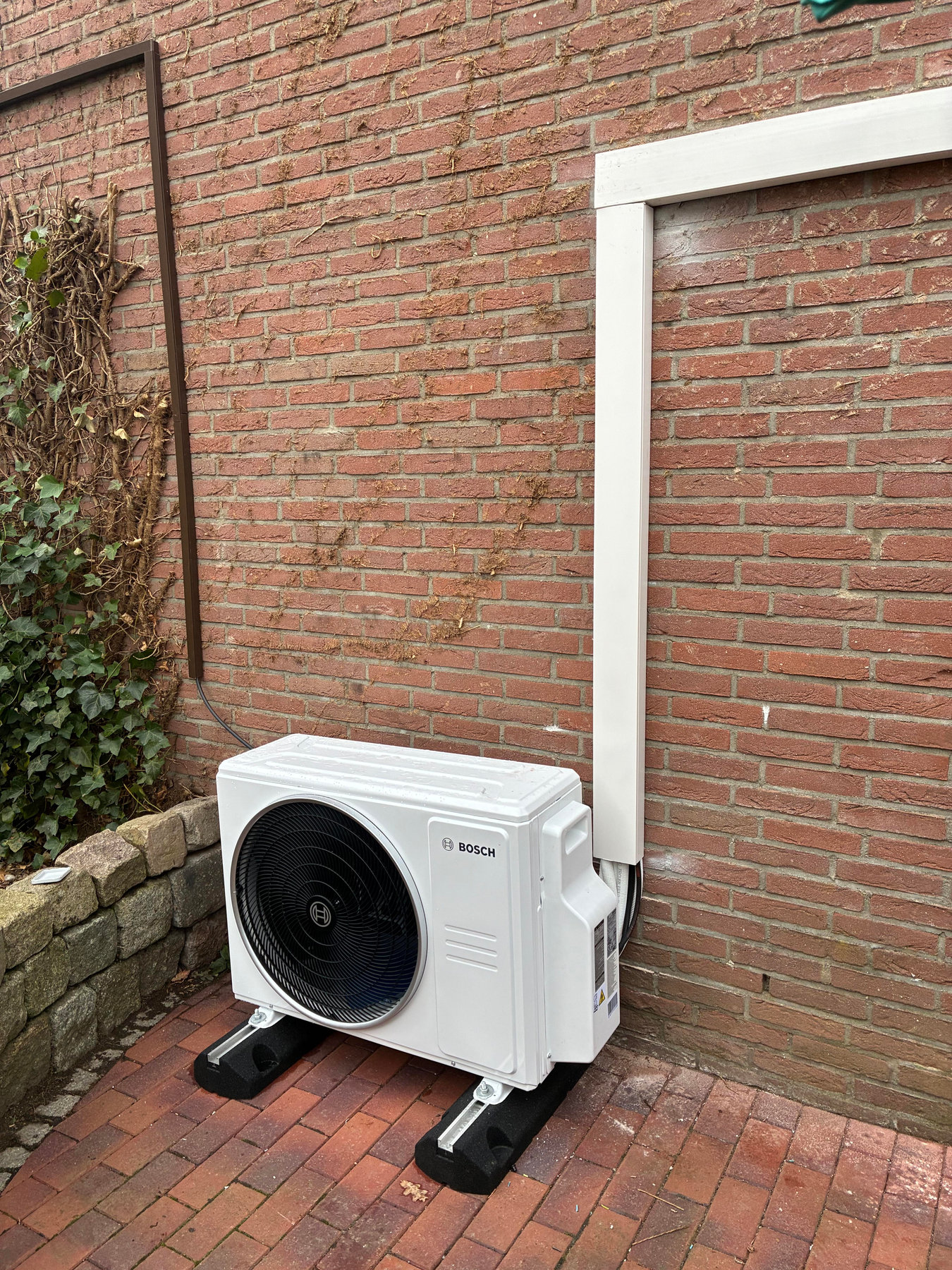 Außeneinheit der Multi-Split-Klimaanlage in Neustadt am Rübenberge